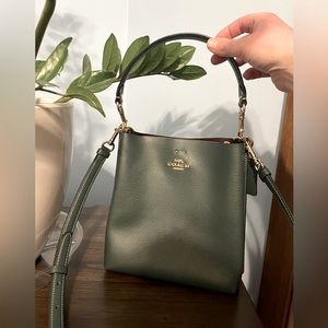 Coach mollie bucket bag 22 in Everglade with orchid interior color leather